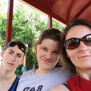 Meet your Posher, Leetha